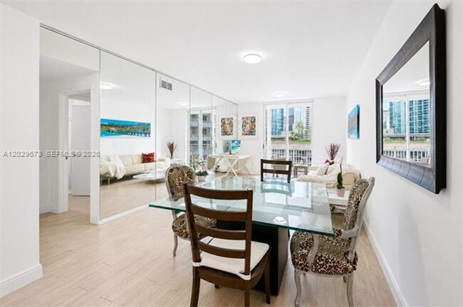 Photo - 185 SE 14th Terrace Unidad 185 SE 14th Ter # 1410