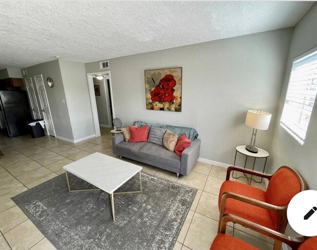 Photo - 1500 Oleander Dr Apartment Unit B