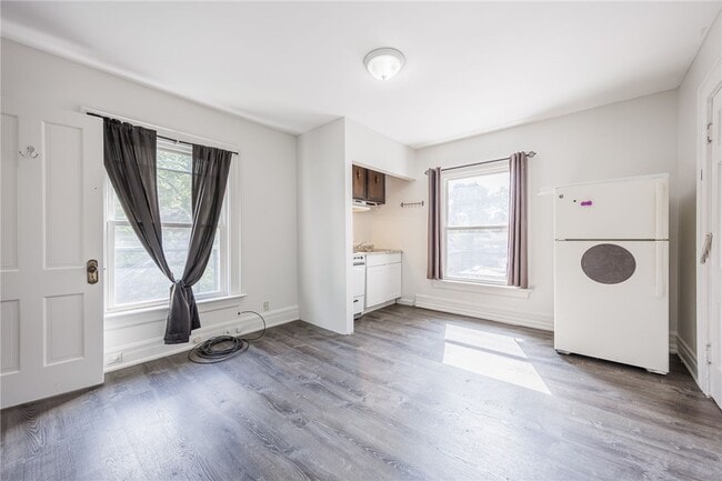 Photo - 420 Oxford St