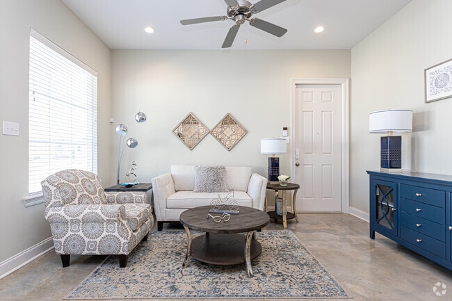 2HAB, 2BA - 992 ft² - Country Club Cottages