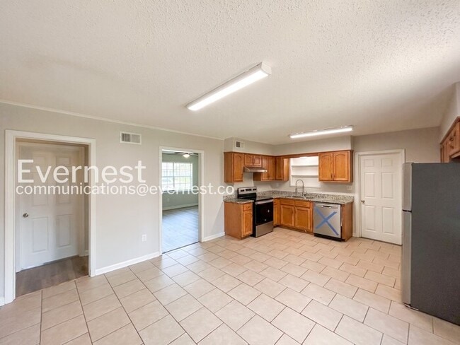Photo - 2372 Ashland Dr