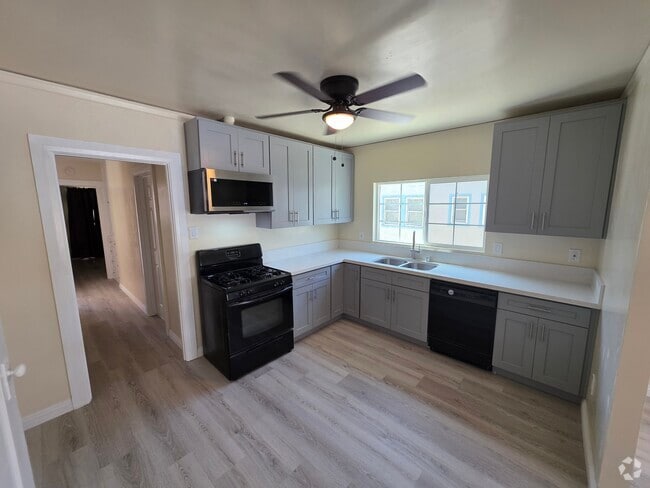 Building Photo - 270 Newport Ave Unit A Rental