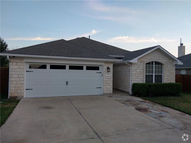 Building Photo - 1004 Ridgebluff Cir Rental