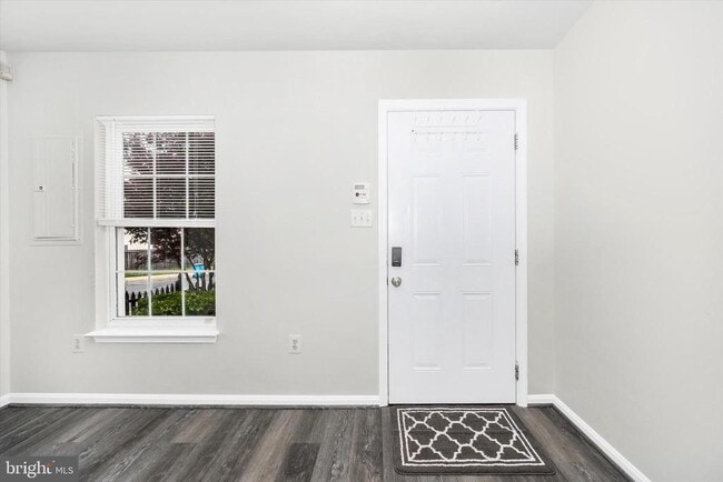 Building Photo - 4960 Clarendon Terrace