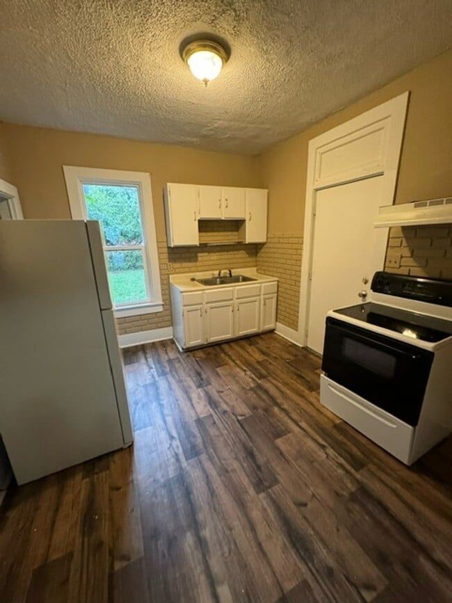 Photo - 1334 Huestis Ave