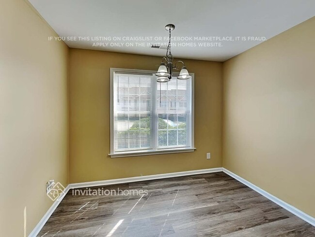 Photo - 302 Whitehall Ct
