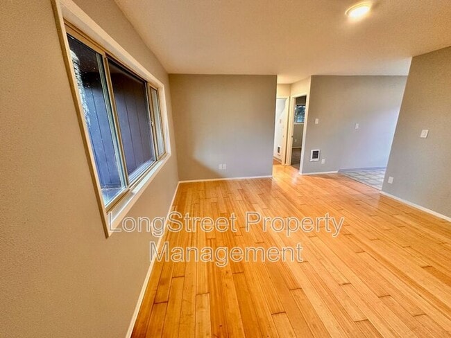 Photo - 127 SE 30th Pl