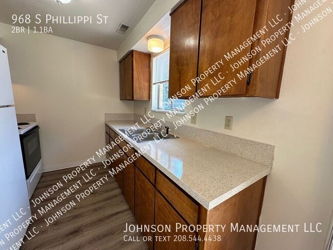 Photo - 968 S Phillippi St