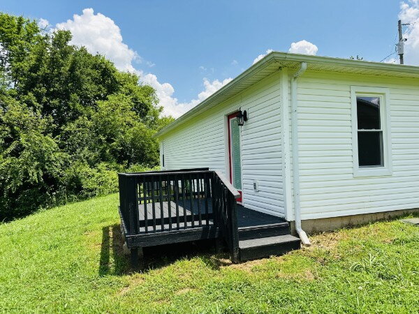 Photo - 586 Foxfield Rd