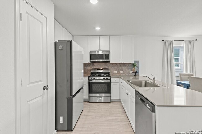 Photo - 7022 Serf Pl