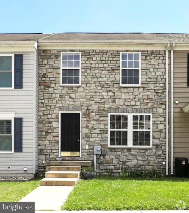 Building Photo - 20 Dunlap Dr Rental