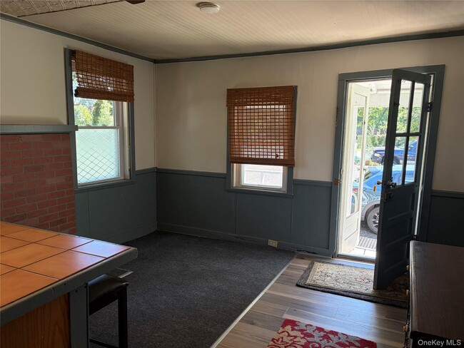 549 Main Rd Unit B