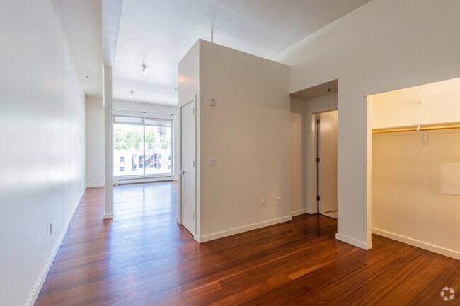 1HAB, 1BA - The Elliott Building