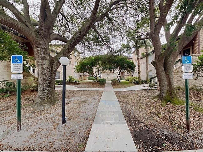 Building Photo - 490 N Pin Oak Pl