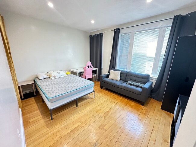 Building Photo - 43 Park Vale Ave Unit #5