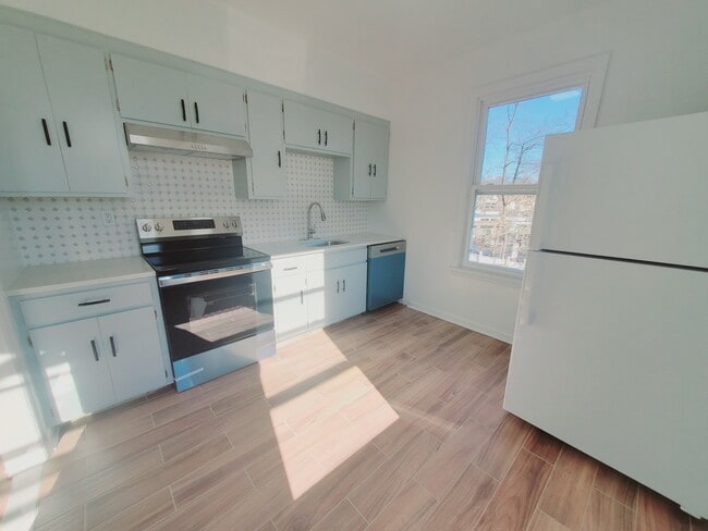 Building Photo - 24 High St Unit 2