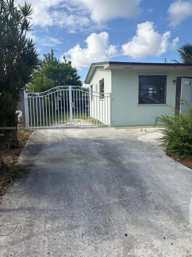 Photo - 10791 SW 221st St Rd