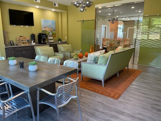 Business Center - Palisades at Alcove