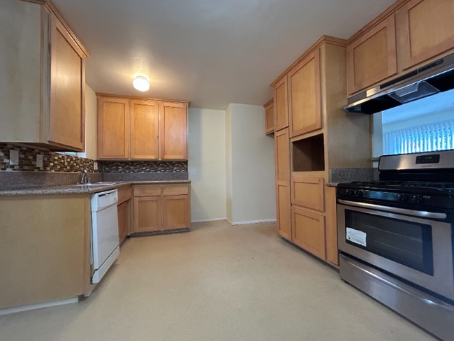 Building Photo - 97 E Laurel Ave