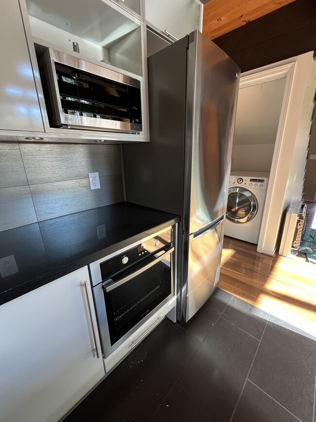 Photo - 1079 Modoc Way