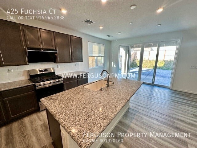 Photo - 425 Fuchsia Ct
