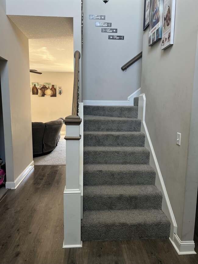 Photo - 460 Thorp Circle