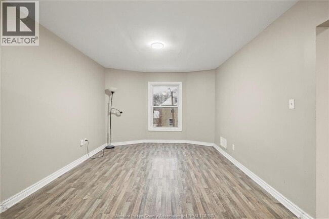 Photo - 722 Dougall Ave