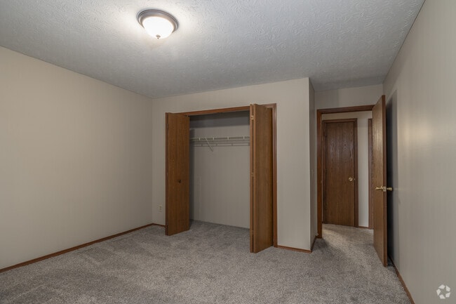 2BD, 1BA - 1,050SF - PRIMARY BEDROOM