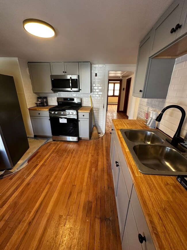 Building Photo - 44 Drew St Unit APT 2