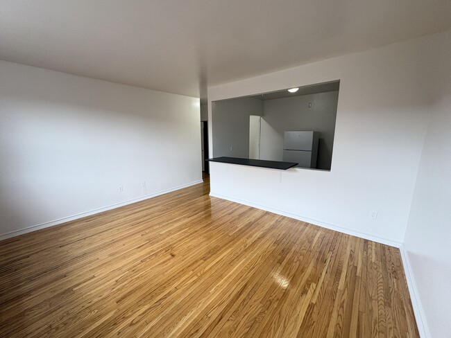 Photo - Spacious 2 Bedroom Steps to Upper James Unit 320