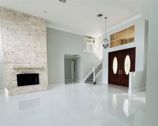 Building Photo - 1243 Manor Dr S