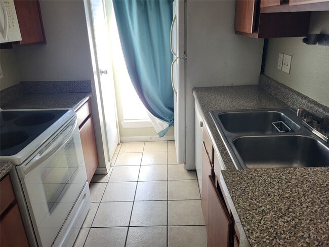 Photo - 3506 Cove View Blvd