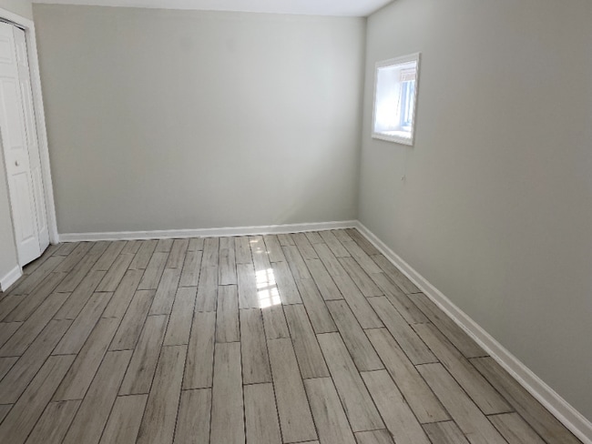 Photo - 220 Ascot Pl NE