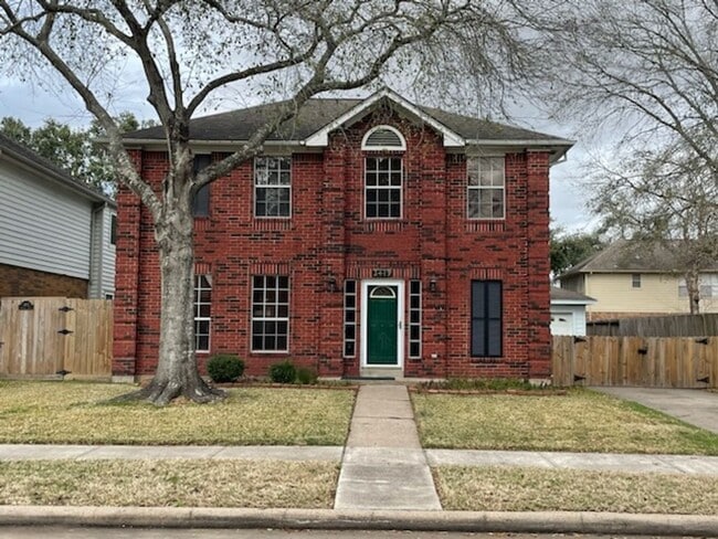 Building Photo - Gorgeously designed home with 4 bedrooms and 2.5 baths. A must see!
