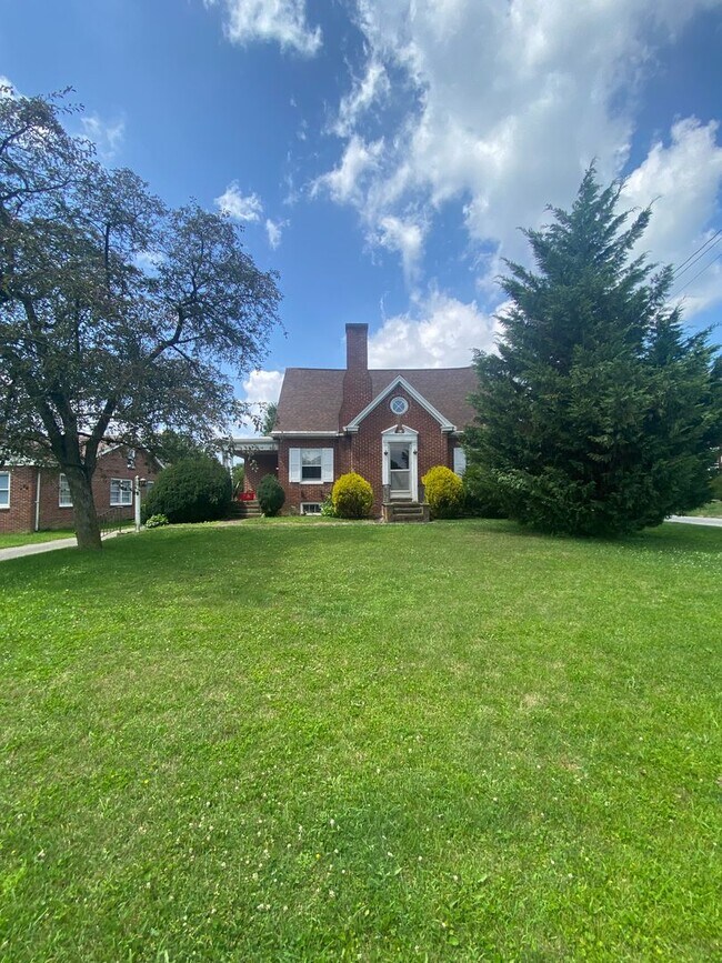 Photo - Amazing Cape Cod with 2 BR/ 1.5 BA and Bon...