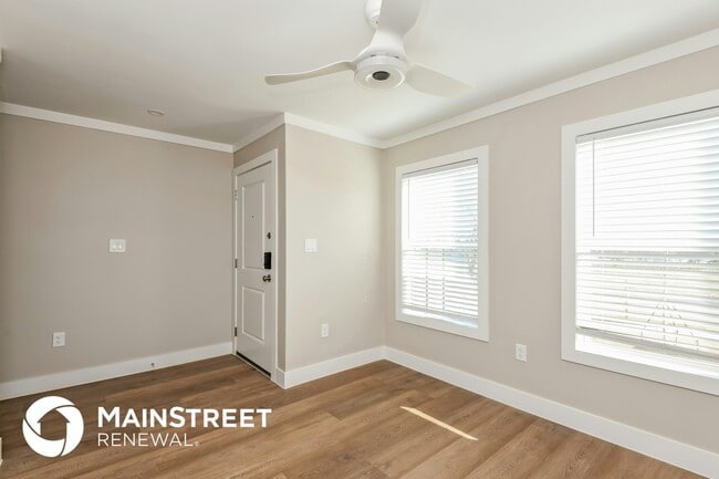 Photo - 2116 Belzise Terrace