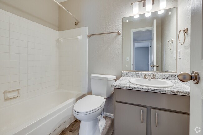 2BR, 1.5BA - 1000SF - Restroom