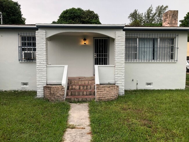 Photo - 740 NW 31st St