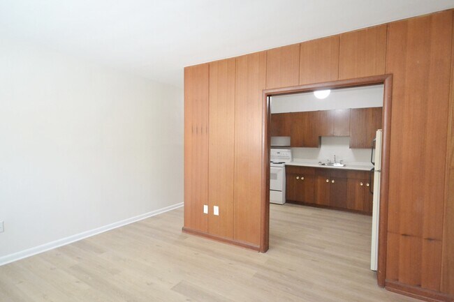 Photo - Kelebay Court