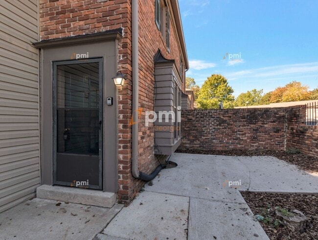 Photo - 3083 Colonial Way