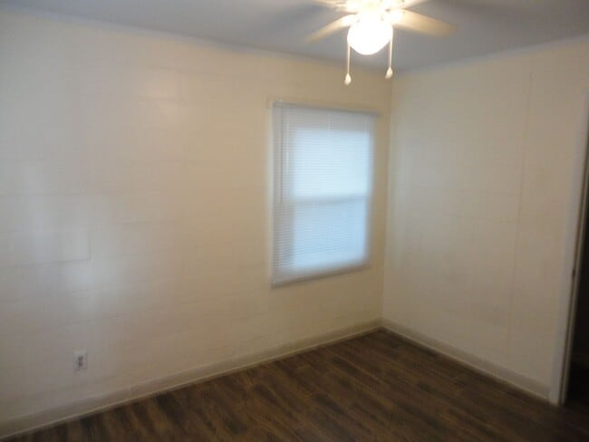 Photo - Nice recently Remodel 2 bedroom/1 bath duplex