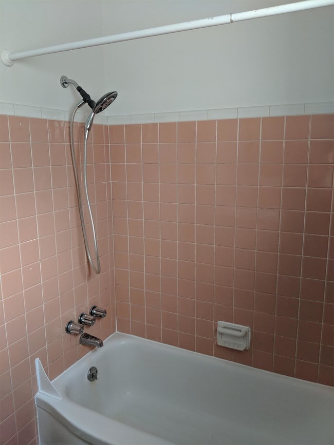 Photo - 1862 Warwick Ave