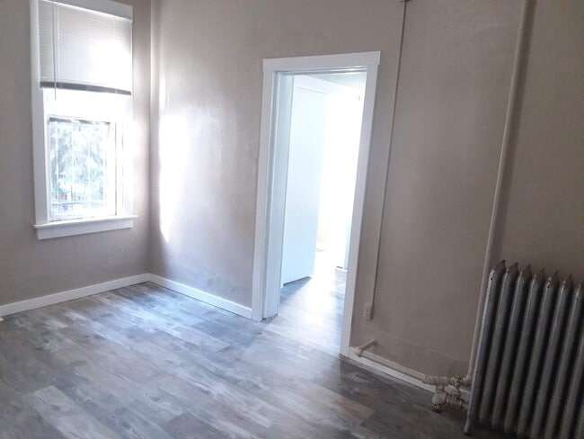 Photo - Cap Hil Adorable 1 Bedroom Available Now! ... Unidad Apt 4
