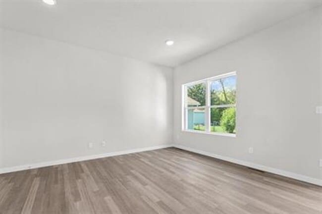 Photo - VIDEOTOUR: Newer Townhouse located in Neenah! PETS WELCOME