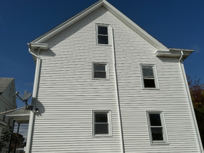 912-914 Bank St Unit 3