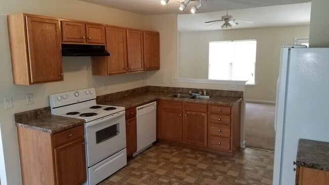 Photo - 210 Kinnley Ct