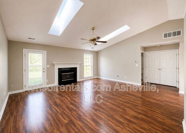 Photo - 105 Sandpiper Ct