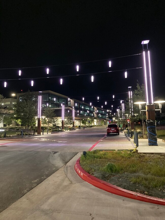 Distrito comercial de Grove - 4325 Jackson Ave Unidad 2102