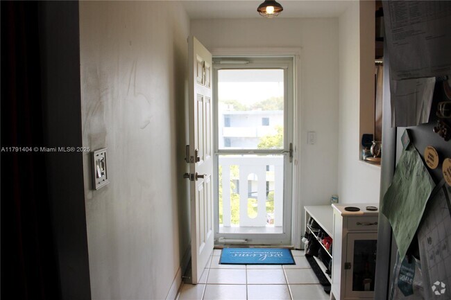 Building Photo - 1100 NE 191st St Unit 41 Rental