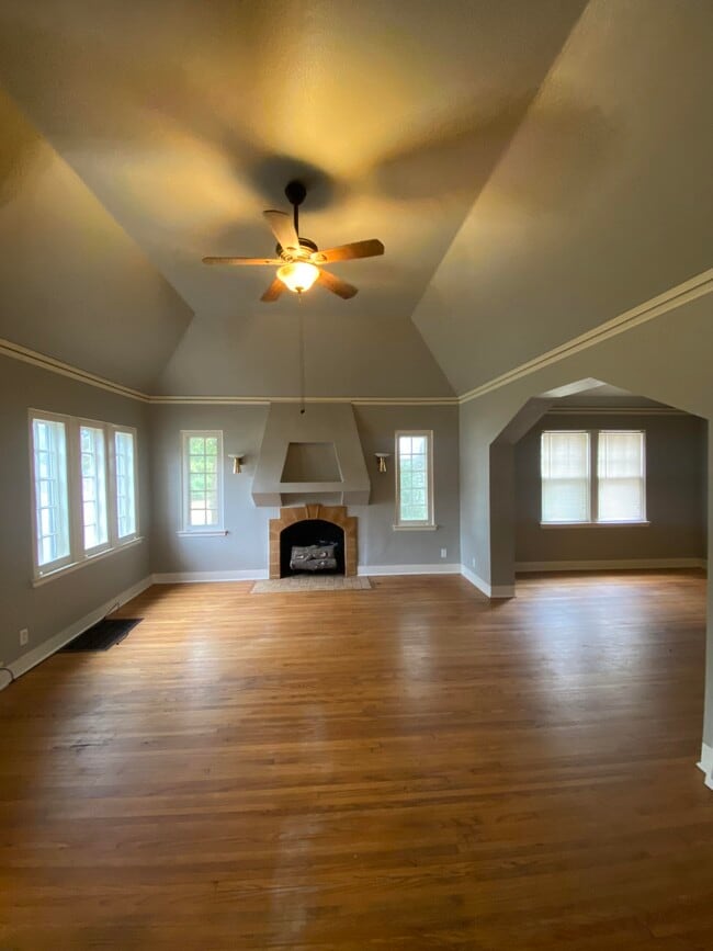 Photo - 22 E Woodrow Pl